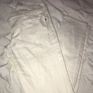 Be a ROCKSTAR in these Old Navy Rockstar jeans!